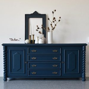 restaurirani drveni namještaj