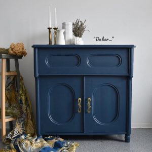 restaurirana drvena komoda