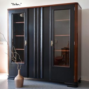 restaurirana staklena vitrina